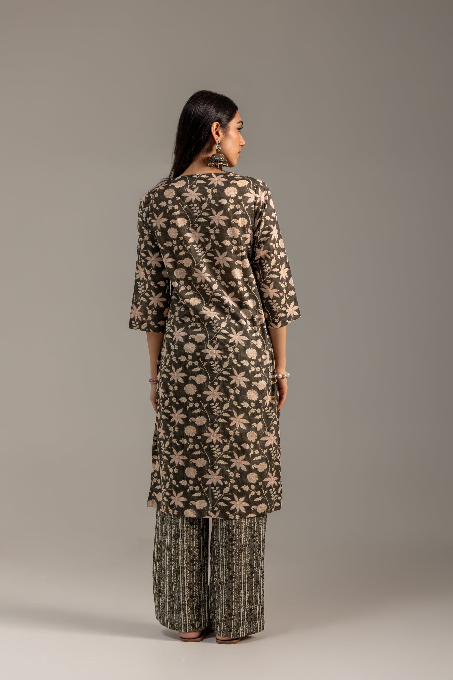 Gulbahar Grey and Pink Kurta Set with Dupatta