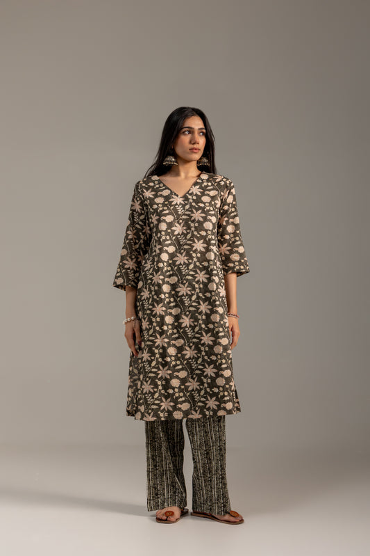 Gulbahar Grey and Pink Kurta Set with Dupatta