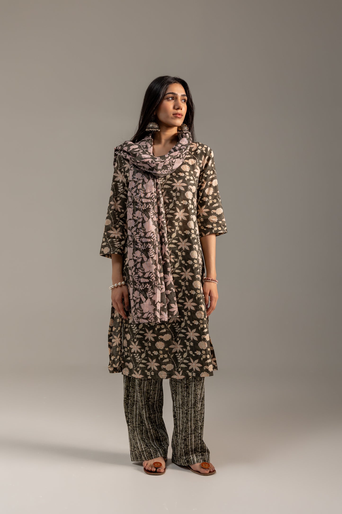 Gulbahar Grey and Pink Kurta Set with Dupatta